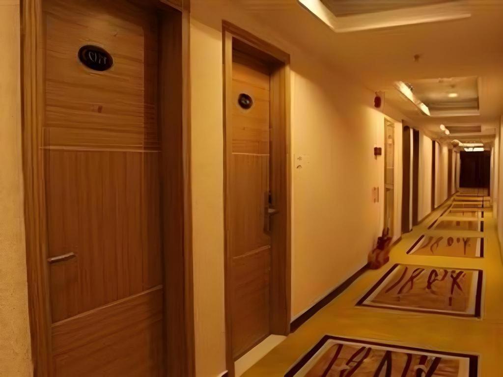 Airport Liwan Hotel Гуанчжоу Екстер'єр фото